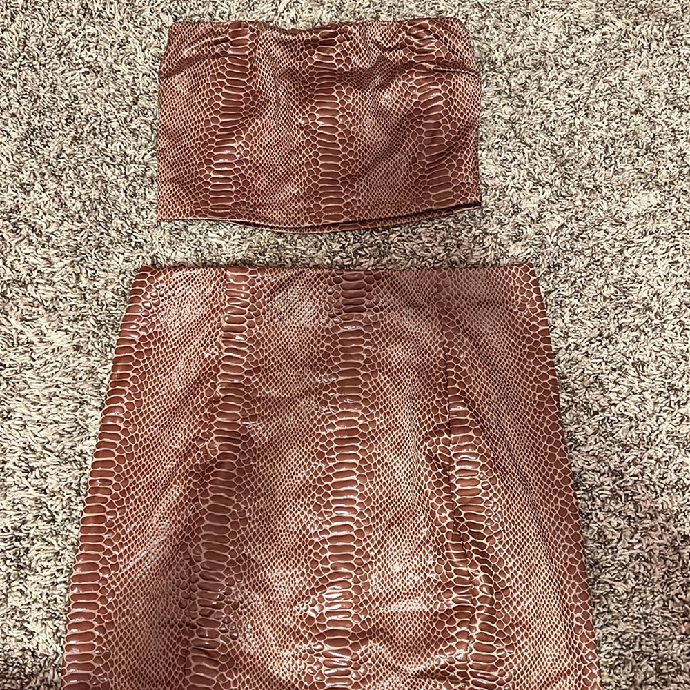 SET FROM WINDSOR SUPER CUTE ONLY WORE ONCE